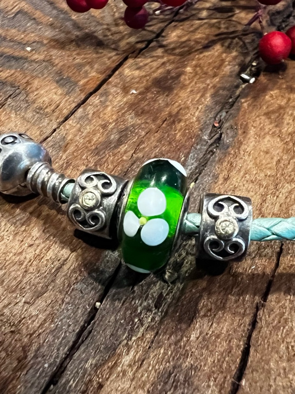 Authentic Vintage Pandora Murano Green Flowers Glass Bead White Flowers - Picture 2 of 4